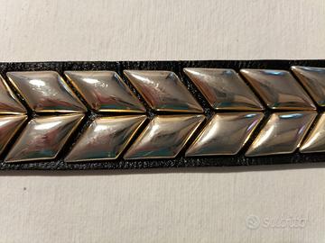 Cintura in pelle con borchie