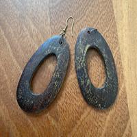 Orecchini in legno marrone e oro