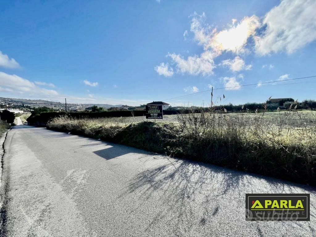 Terreno di 2100 m² a Canicattì - Altro