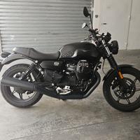 Moto Guzzi V7 850