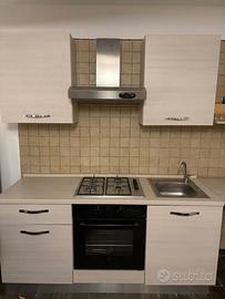 cucina e parete attrezzata