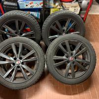 Set 4 cerchi in lega con pneumatici 215/45 R16