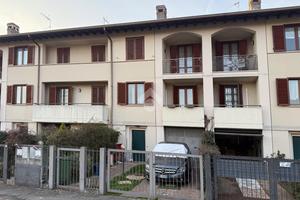 VILLA A SCHIERA CENTRALE A GUSSAGO