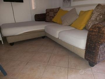 Divano in rattan naturale