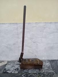 Taglierina per ferro e lamiera