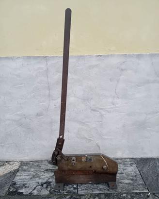 Taglierina per ferro e lamiera