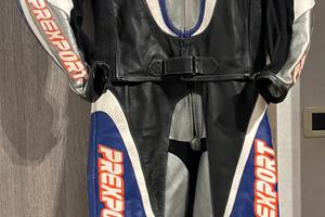 tuta moto, giacca e due caschi jet.