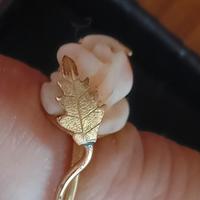 anello in oro giallo 18 kt con corallo rosa