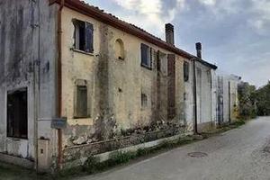 Immobile in asta di 196 m² con 5 locali e box auto