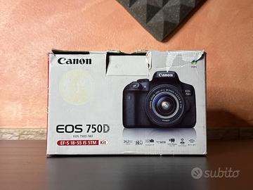 Canon EOS 750D con obiettivo EF-S 18-55mm IS STM
