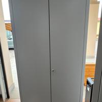 Armadio in ferro con serratura