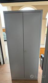 Armadio in ferro con serratura