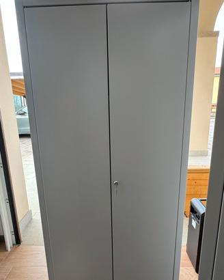 Armadio in ferro con serratura