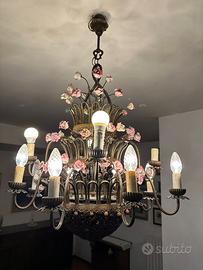 LAMPADARIO LIBERTY DECORATO CON ROSE IN PORCELLANA