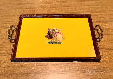 Vassoio d’epoca in legno e ferro con decoro rococò