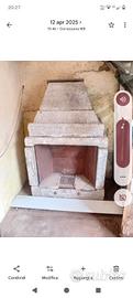 prefabbricato rustico per caminetto interno.
