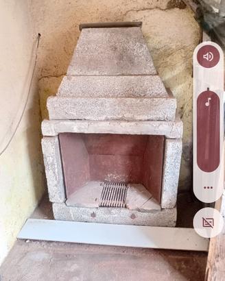 prefabbricato rustico per caminetto interno.