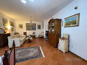 CASA SEMINDIPENDENTE A MASSA