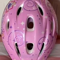 Casco e guanti per bambina da bici o pattinaggio