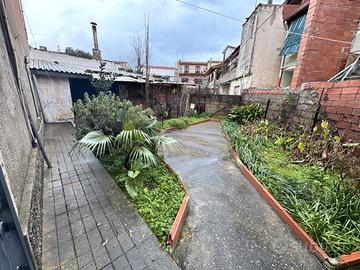 Bilocale con cortile