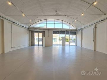 Immobile di 430 m² con 1 locale a Prato