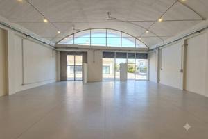 Immobile di 430 m² con 1 locale a Prato