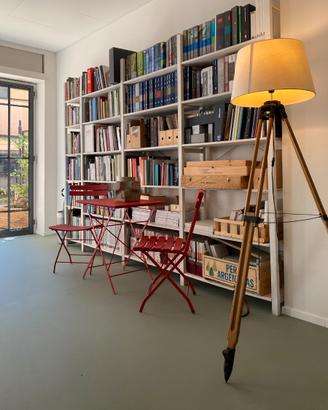Scrivania condivisa in studio di architettura