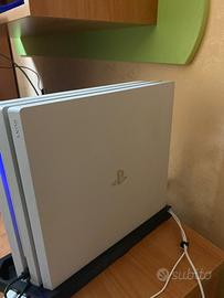 PS4 PRO Bianca + 3 Giochi + Controller + Accessori