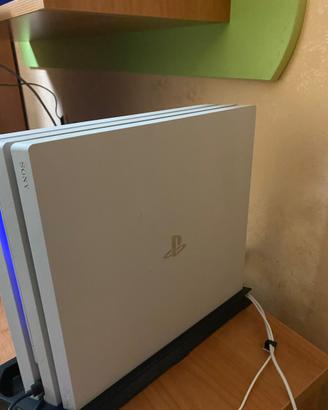 PS4 PRO Bianca + 3 Giochi + Controller + Accessori