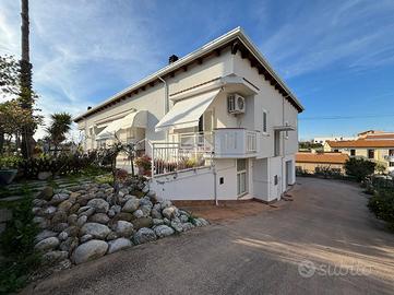 VILLA A SCHIERA A ATRI