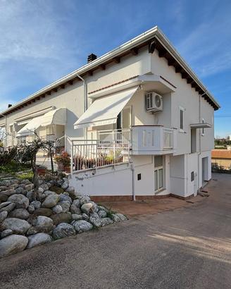 VILLA A SCHIERA A ATRI