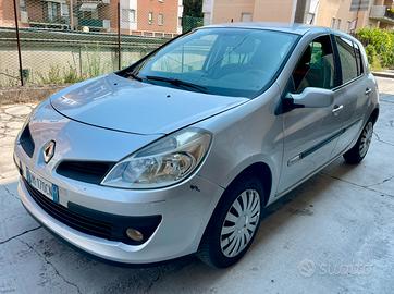 Renault clio 1.2 benzina anno 2007 km 120.000 neop