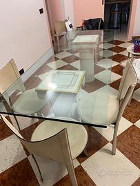Tavolo in cristallo con sedie e tavolino in crista