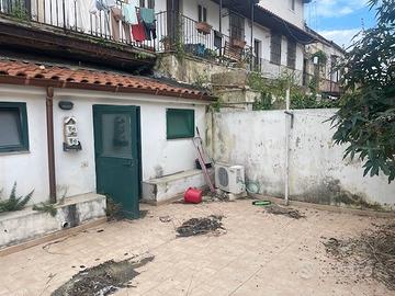 Bivani presso porto piccolo