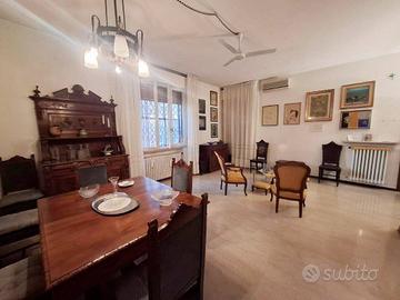 Appartamento di 133 m² con 4 locali e box auto a P