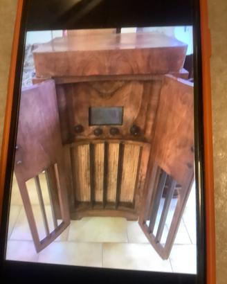 Giradischi e radio d’epoca in radica