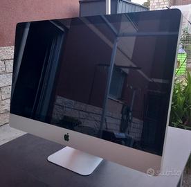 iMac con accessori