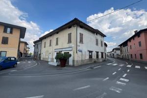 Casa indipendente di 350 m² con 4 locali e box aut