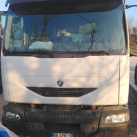 Autocarro con ribaltabile