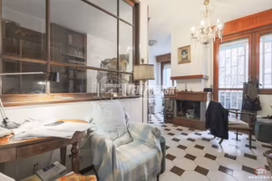 AMPIO 5 LOCALI CON TERRAZZO
