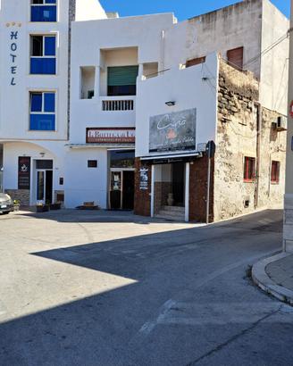 Locale commerciale sul porto