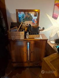 mobiletto con specchio