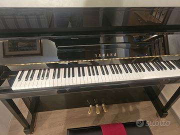 Pianoforte da parete YAMAHA