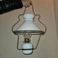 Lume antico a petrolio con cappa originale