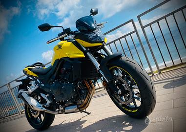 Honda hornet 750