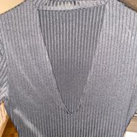 Vestito con scollatura