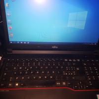 computer portatile Fujitsu con i5-6200U