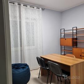 Stanza uso ufficio/studio
