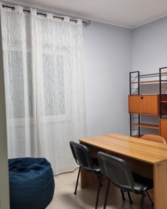 Stanza uso ufficio/studio