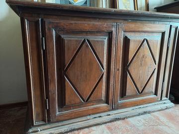 credenza . 